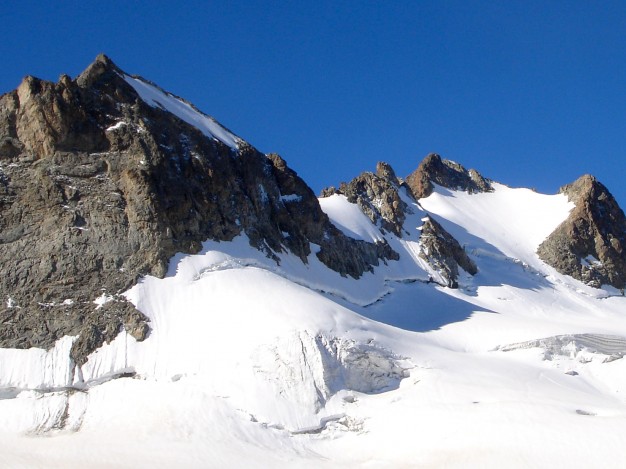 Randonnée glaciaire sur le glacier de la Girose avec les guides de haute montagne de Serre Chevalier. Massif des Ecrins, Briançonnais, Hautes Alpes.