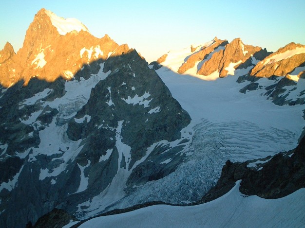 Cirque du Glacier Blanc, en montant au col du Monêtier. Alpinisme, massif des Ecrins, Briançonnais, Hautes Alpes.