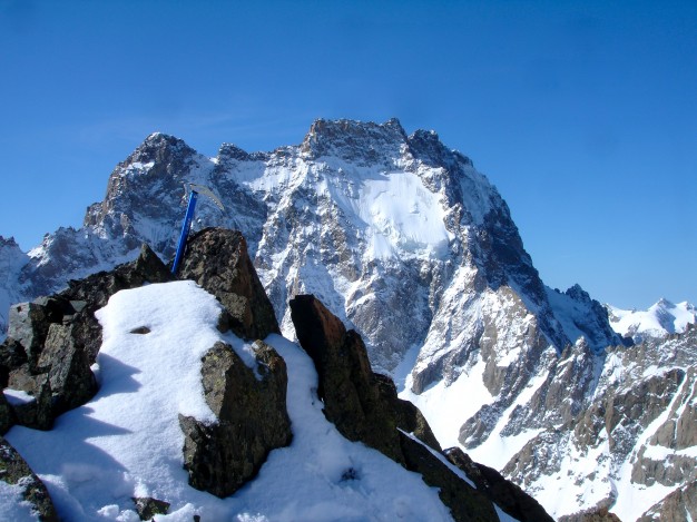 Face Nord de l'Ailefroide. Alpinisme avec les guides de Serre Chevalier, massif des Ecrins, Briançonnais.