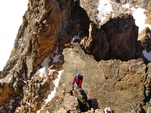 Escalade sur l'arête sud de la Grande Ruine. Alpinisme dans le massif des Ecrins avec les guides de Serre Chevalier.