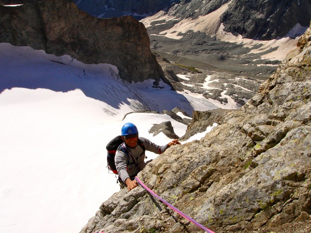 Escalade à la Tour Choisy. Alpinisme dans le massif des Ecrins avec les guides de Serre Chevalier.