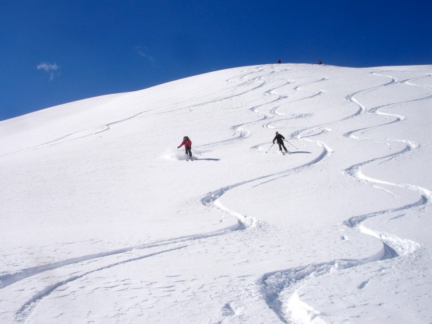 Descente en ski de randonnée à la Blanche avec les guides de Serre Chevalier.