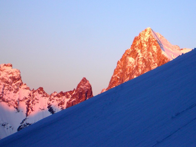 Ski de randonnée dans le massif des Ecrins avec les guides de Serre Chevalier.
